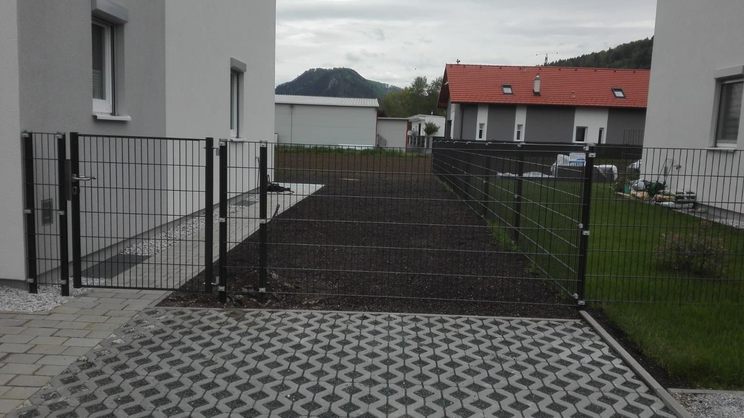 Doppelstabzaun mit Tor in Anthrazit